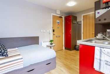 1 bed studio, Hawley Crescent, Camden, London, NW18NP - Image 3